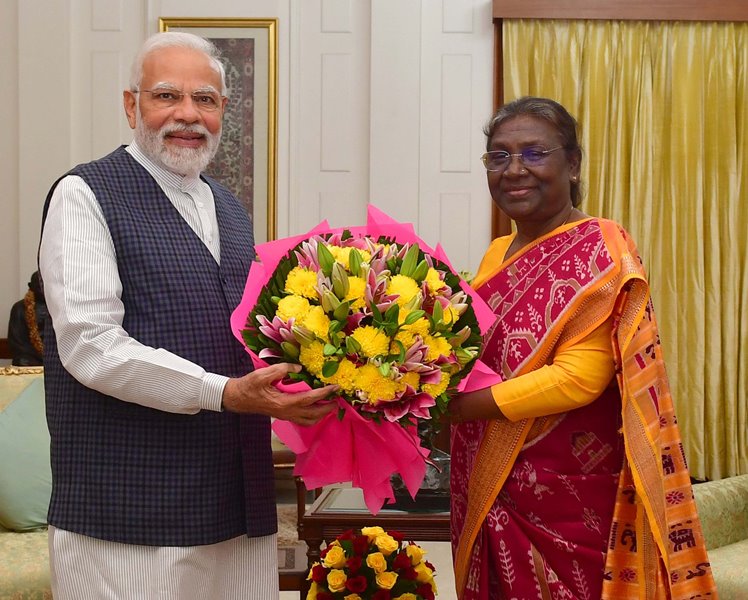 President Droupadi Murmu, PM Modi exchange Diwali greetings at Rashtrapati Bhavan