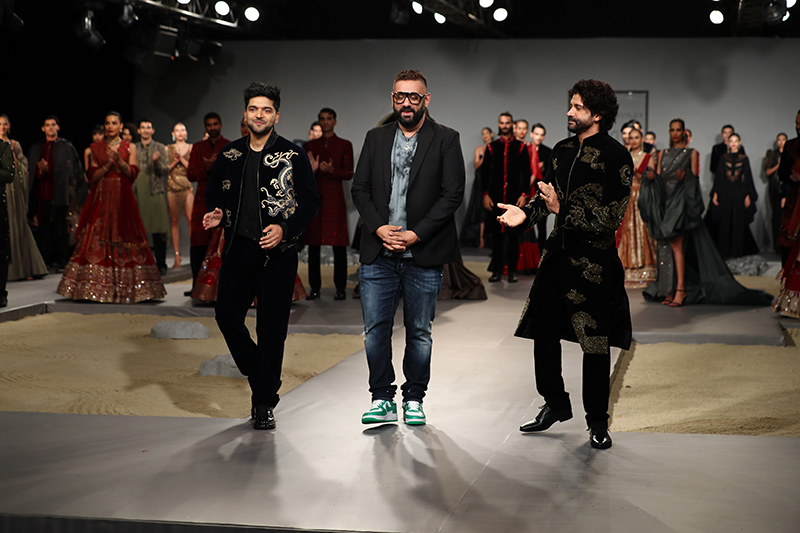 Farhan Akhtar, Guru Randhawa set FDCI India Couture Week floor on fire