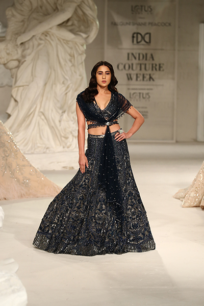 Sara Ali Khan dazzles FDCI India Couture Week 2022 ramp