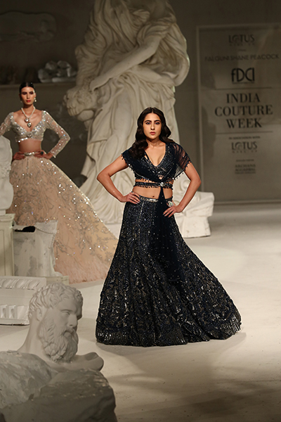 Sara Ali Khan dazzles FDCI India Couture Week 2022 ramp