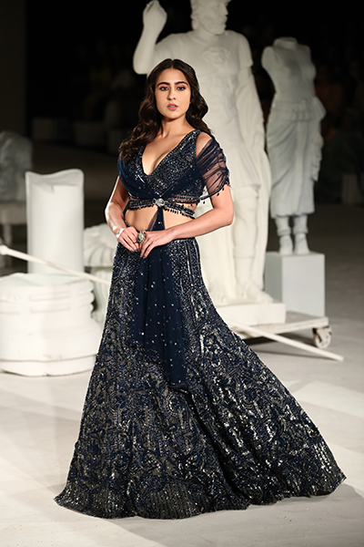 Sara Ali Khan dazzles FDCI India Couture Week 2022 ramp