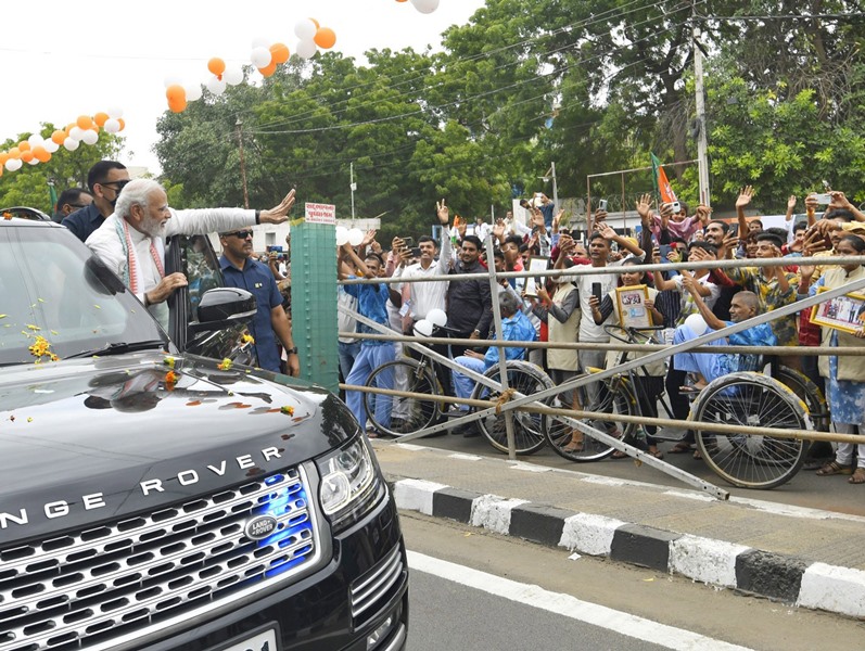 PM Modi being welcomed in Bhuj