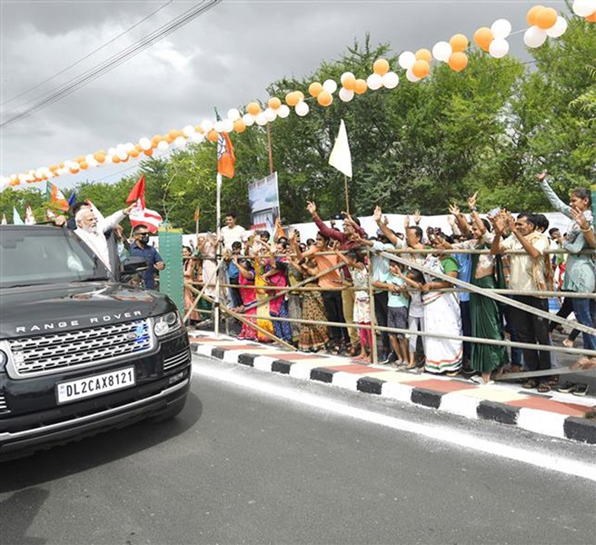 PM Modi being welcomed in Bhuj