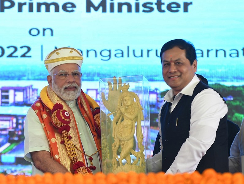 PM Modi addressing gathering in Mangaluru