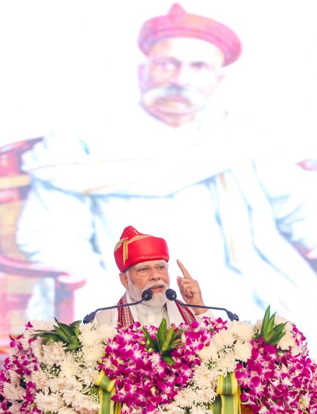 PM Modi receives Lokmanya Tilak National Award in Pune