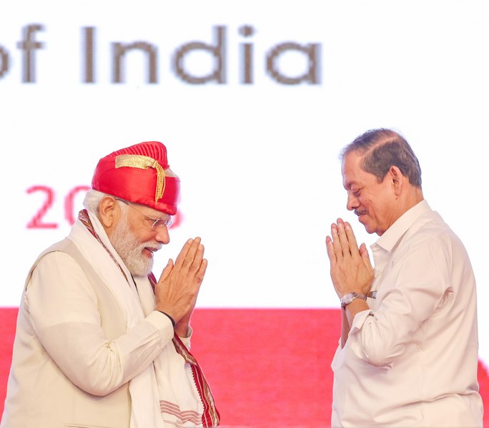 PM Modi receives Lokmanya Tilak National Award in Pune