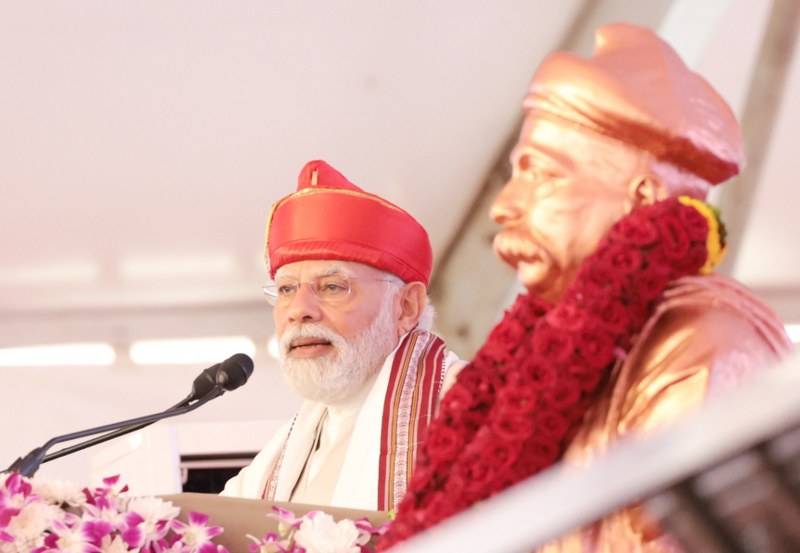 PM Modi receives Lokmanya Tilak National Award in Pune