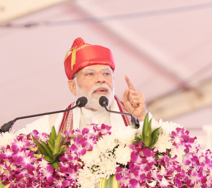 PM Modi receives Lokmanya Tilak National Award in Pune