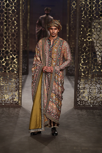 ICW: Designer Tarun Tahiliani wins hearts with his latest collection