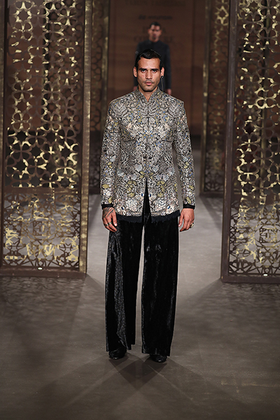 ICW: Designer Tarun Tahiliani wins hearts with his latest collection