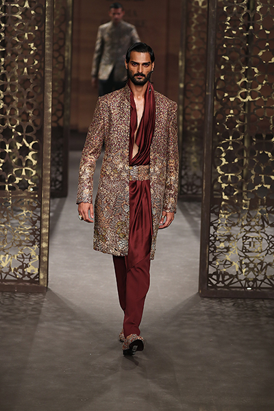 ICW: Designer Tarun Tahiliani wins hearts with his latest collection