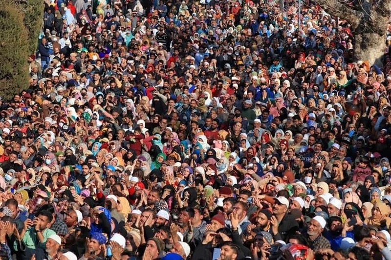 Thousands gather at Hazratbal in Kashmir for Prophet’s holy relic sight