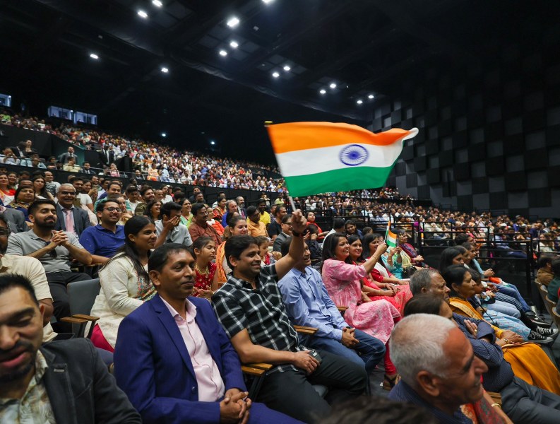 PM Modi receives ceremonial welcome on his arrival at Paris airport