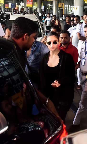 Twinning in black Ranveer and Alia arrive in Kolkata to promote Rocky Aur Rani Kii Prem Kahaani