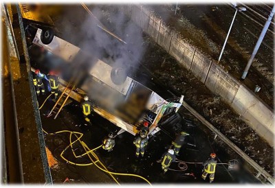 Italy: 21 people, including two children, die after bus plunges from bridge in Venice