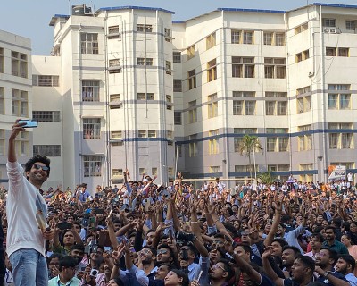 Kartik Aaryan at Kolkata college for Shehzada