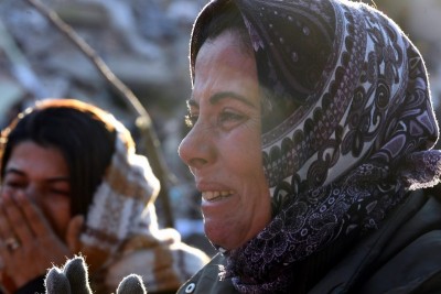 Turkiye earthquake: A woman awaiting news on her family in Hatay