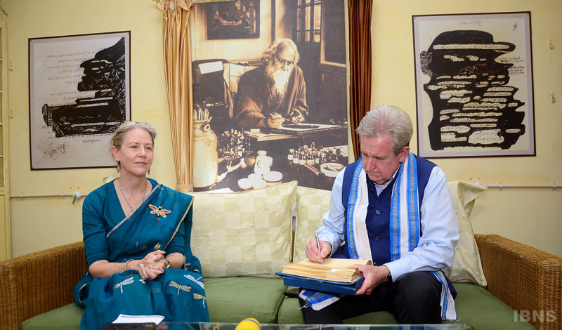 Australian High Commissioner pays tribute to Tagore at Jorasanko Thakurbari