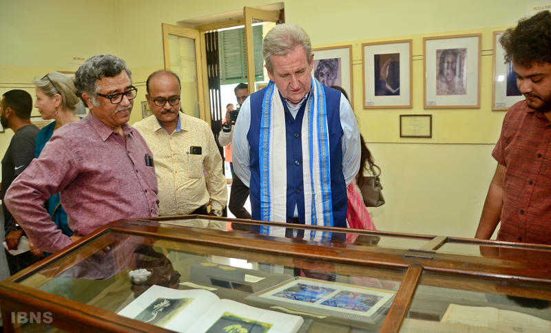 Australian High Commissioner pays tribute to Tagore at Jorasanko Thakurbari