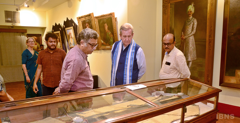 Australian High Commissioner pays tribute to Tagore at Jorasanko Thakurbari