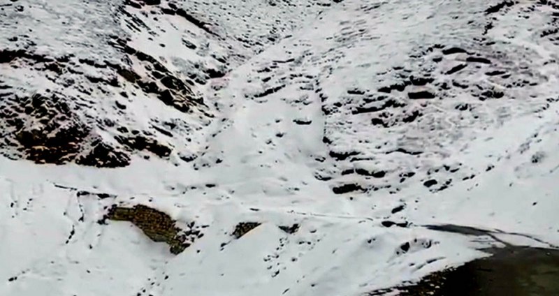 Kashmir's Drass experiences fresh spell of snowfall