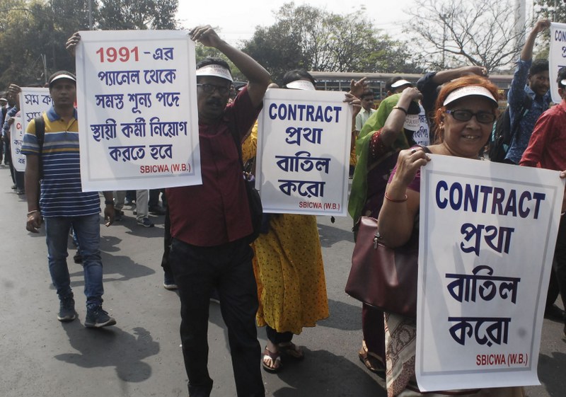Members of State Bank of India Contractual Workers Association participate in Kolkata rally