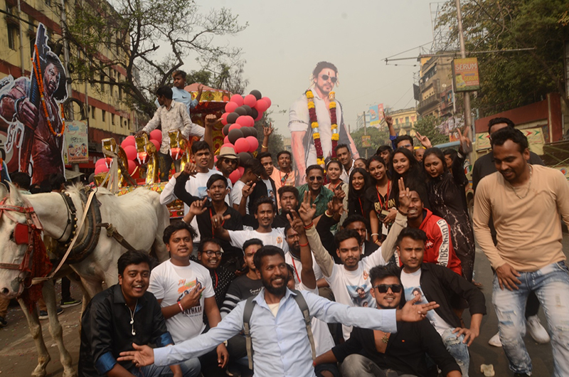 Fans celebrate Shah Rukh Khan’s ‘Pathaan’ comeback