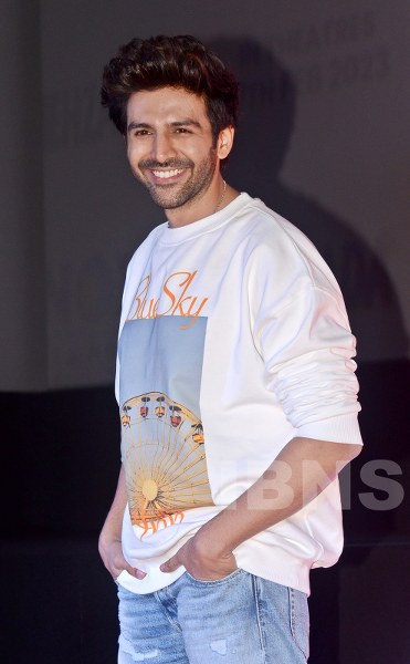 In Images: 'Shehzada' Kartik Aaryan in Kolkata