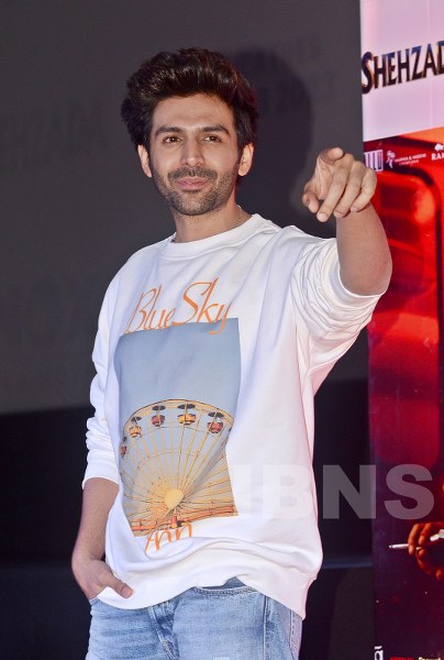 In Images: 'Shehzada' Kartik Aaryan in Kolkata