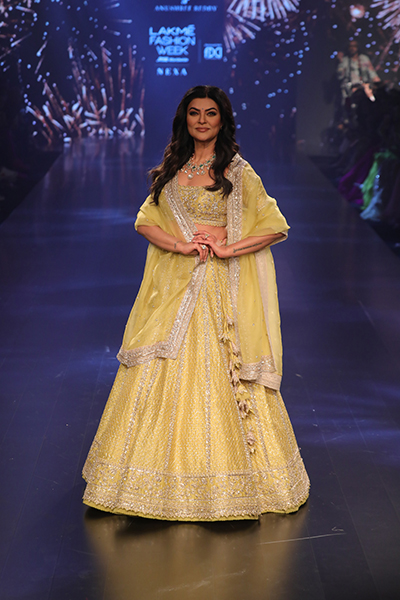 Sushmita Sen walks down Lakme Fashion Week ramp with all her grace