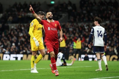 Liverpool thrash Tottenham Hotspur to lead Premier League table