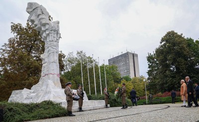 Narendra Modi pays tribute at Monument to the Battle of Monte Cassino in Warsaw