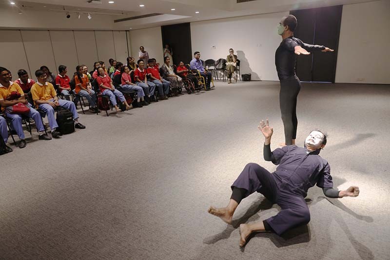 Mime artists captivate Kolkata audience on World Hearing Day