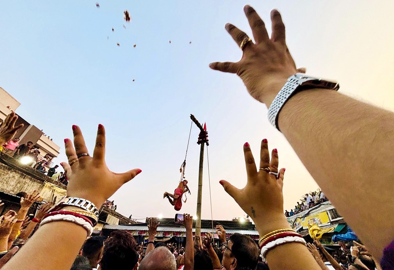 Of Dares and Thrills: Glimpses Of Bengal's Charak Festival In Kolkata