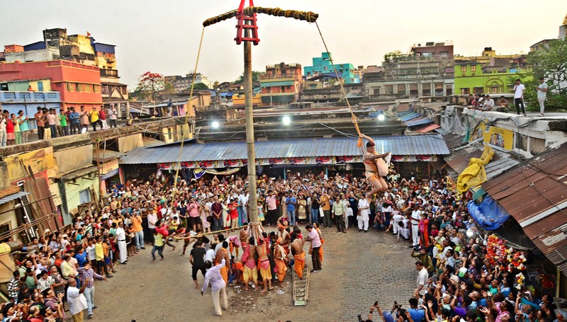 Of Dares and Thrills: Glimpses Of Bengal's Charak Festival In Kolkata