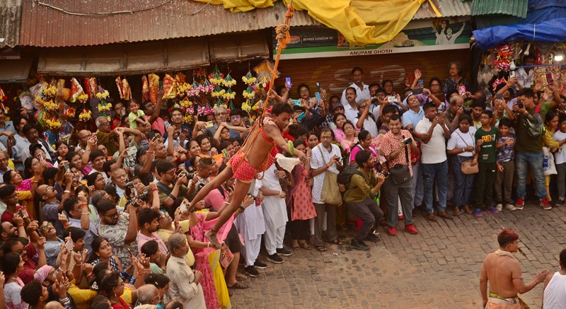 Of Dares and Thrills: Glimpses Of Bengal's Charak Festival In Kolkata