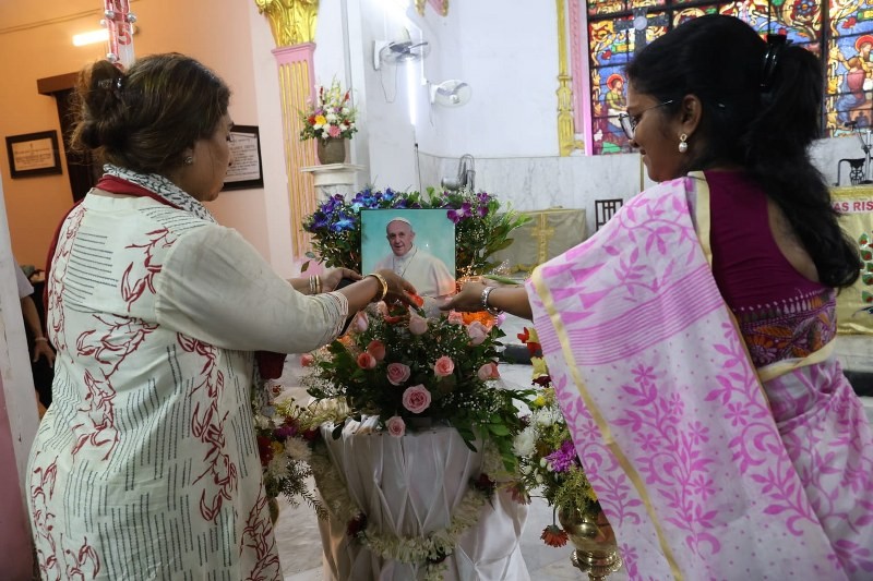 Kolkata mourns the death of Pope Francis