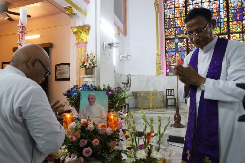 Kolkata mourns the death of Pope Francis