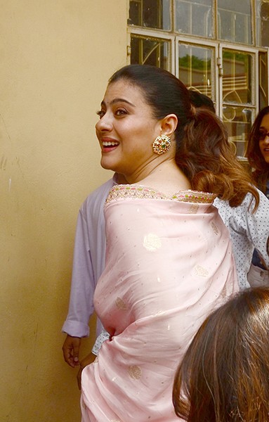 In Images: Kajol visits Kolkata's Dakshineswar Temple promoting her upcoming film Maa