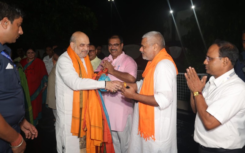 In Images: Amit Shah welcomed by West Bengal BJP leaders as he arrives in Kolkata