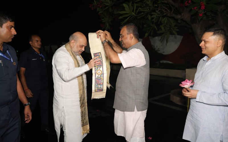 In Images: Amit Shah welcomed by West Bengal BJP leaders as he arrives in Kolkata