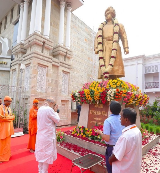 In Images: Amit Shah pays tributes to Swami Vivekananda in Kolkata