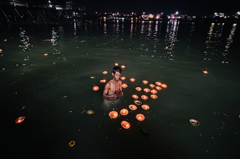 In Images: Devotees perform rituals on the occasion of Ganga Dussehra in Kolkata