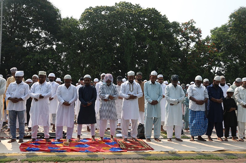 Muslims offer prayers on Eid al-Adha in Kolkata