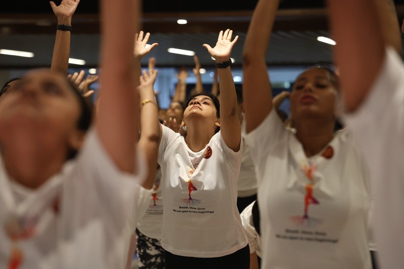 In Images: Kolkata witnesses unique sitar-fusion yogathon experience