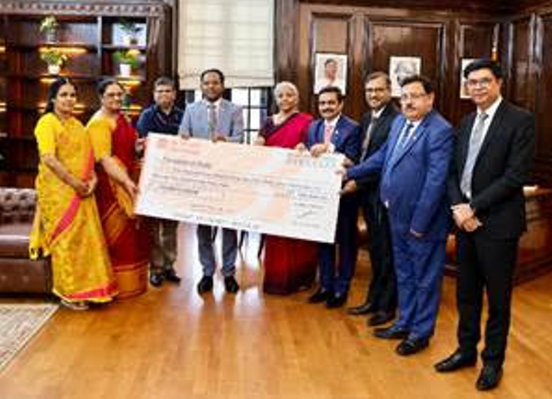 Bank of Baroda hands over ₹2,762 cr dividend cheque to FM Sitharaman