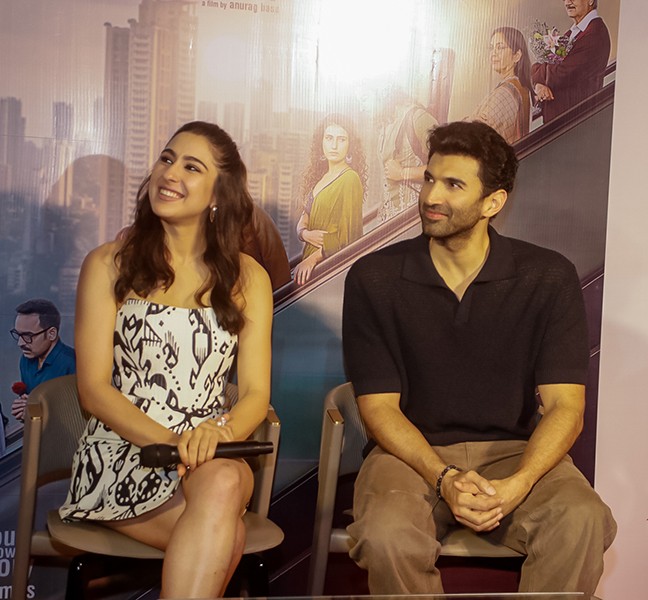 In Images: Aditya Roy Kapur and Sara Ali Khan promote Metro... In Dino in Kolkata