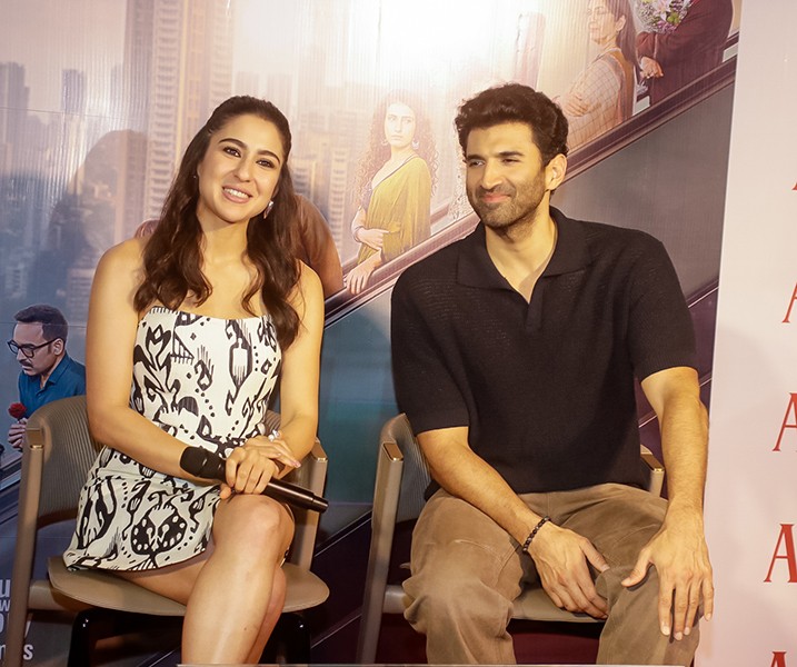 In Images: Aditya Roy Kapur and Sara Ali Khan promote Metro... In Dino in Kolkata