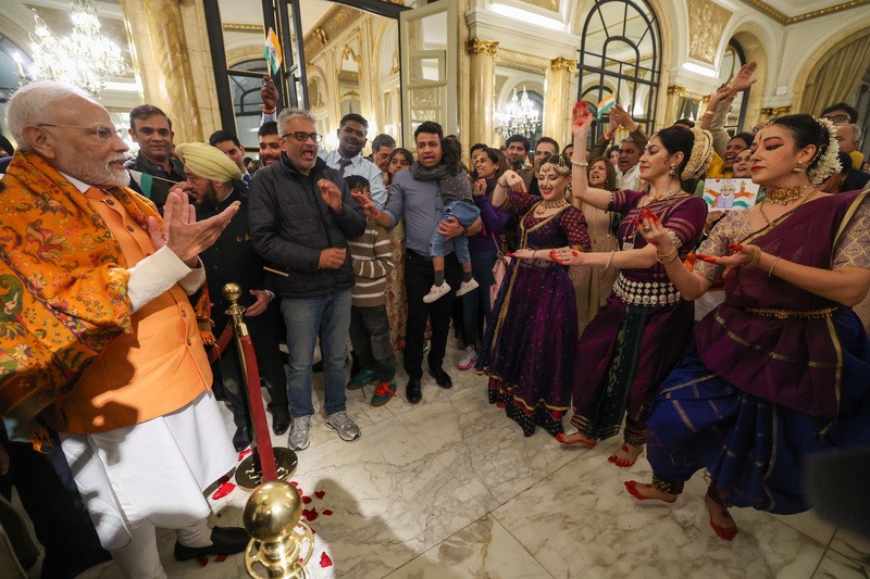 In Images: PM Modi welcomed by Indian diaspora in Buenos Aires