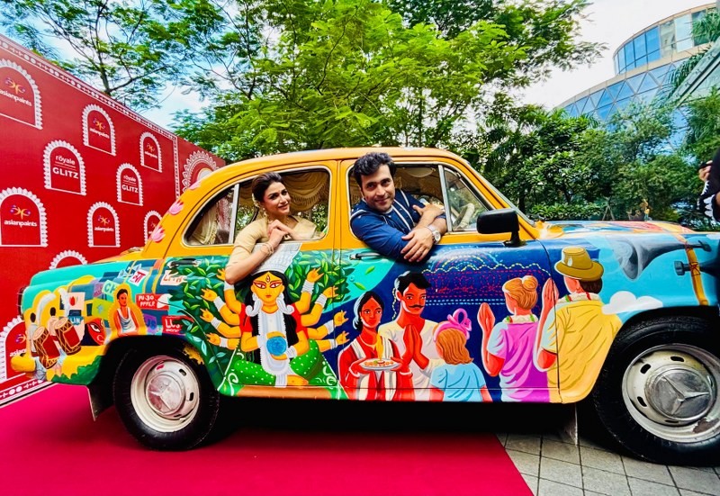 In Images: Asian Paints Marks 40 Years of Sharad Shamman with Yellow Taxi Project in Kolkata